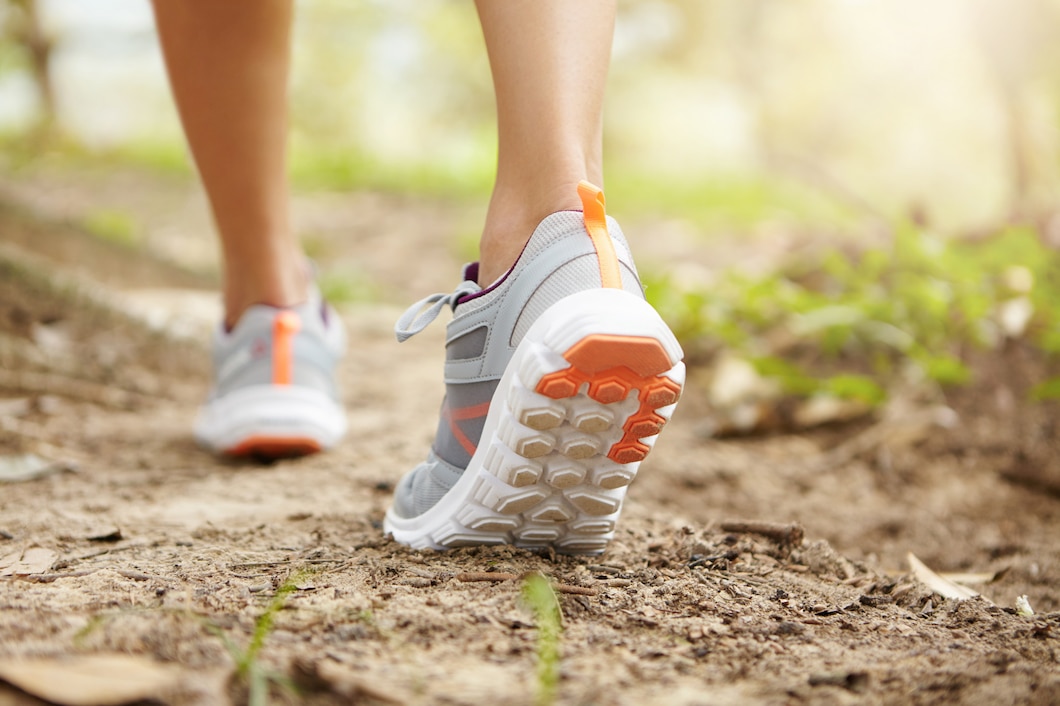 Jak wybrać idealne obuwie sportowe do aktywnego trybu życia?