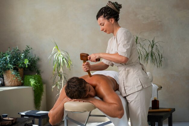 Zalety i techniki stosowane w masażu terapeutycznym dla poprawy zdrowia i samopoczucia