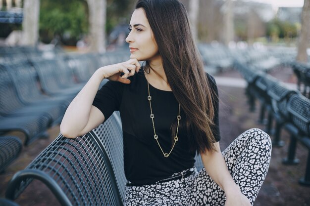 Eleganckie Zawieszki na Ważne Okazje: Symbolika i Styl w Biżuterii