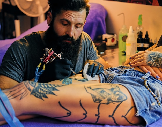 Jakie techniki tatuowania można udoskonalić dzięki precyzyjnym kartridżom do tatuażu?